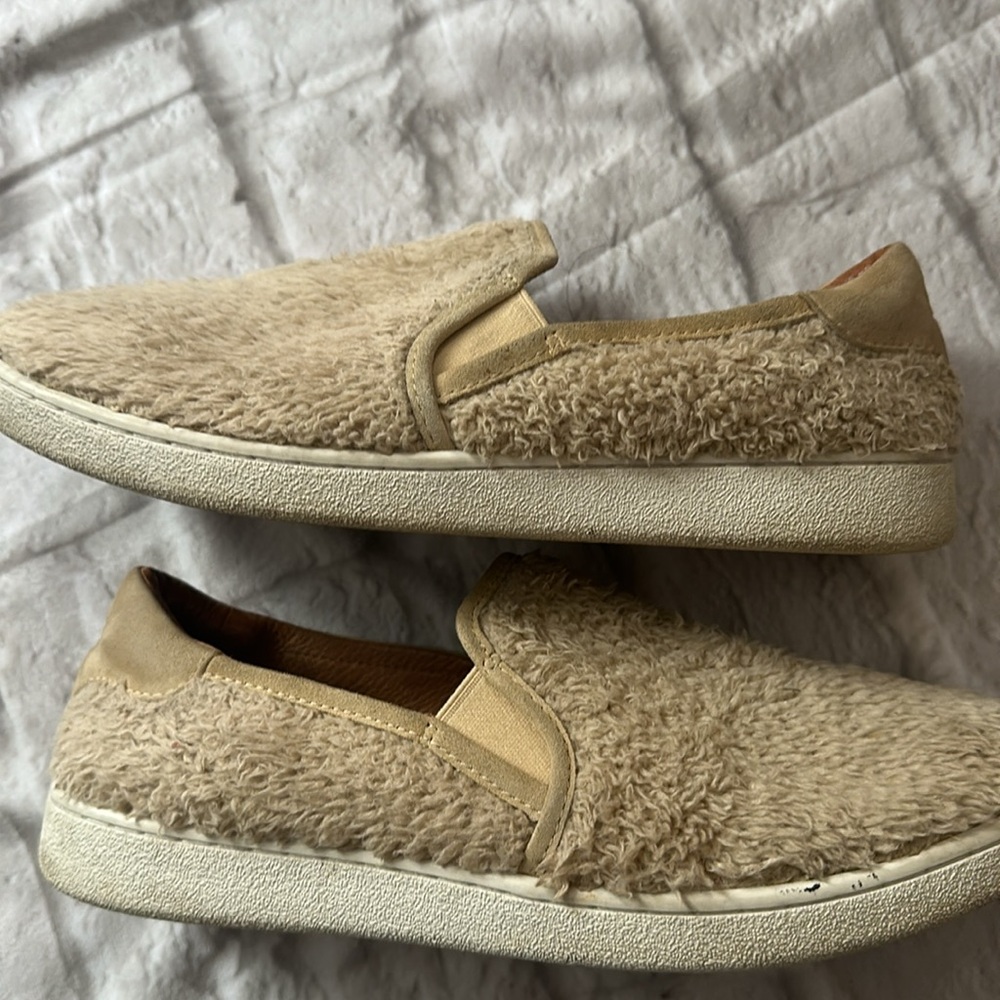 UGG Beige Fuzzy Slip-On Women’s Shoes Size 9.5 - Picture 7 of 9